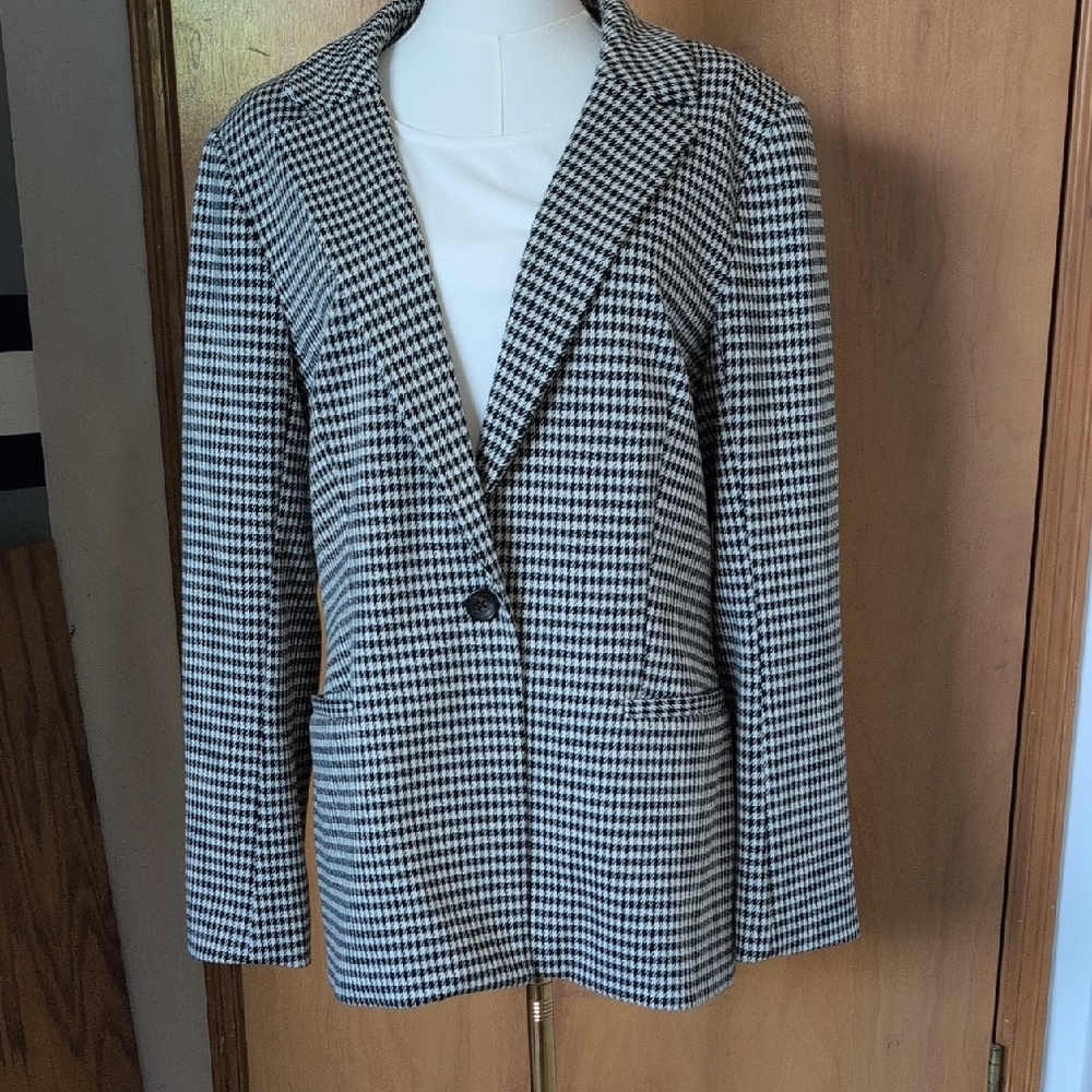 Classic Black and White Houndstooth Women's Blazer